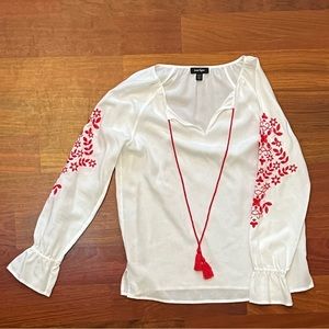 Lord & Taylor boho white top w/ red floral embroidery on sleeves
